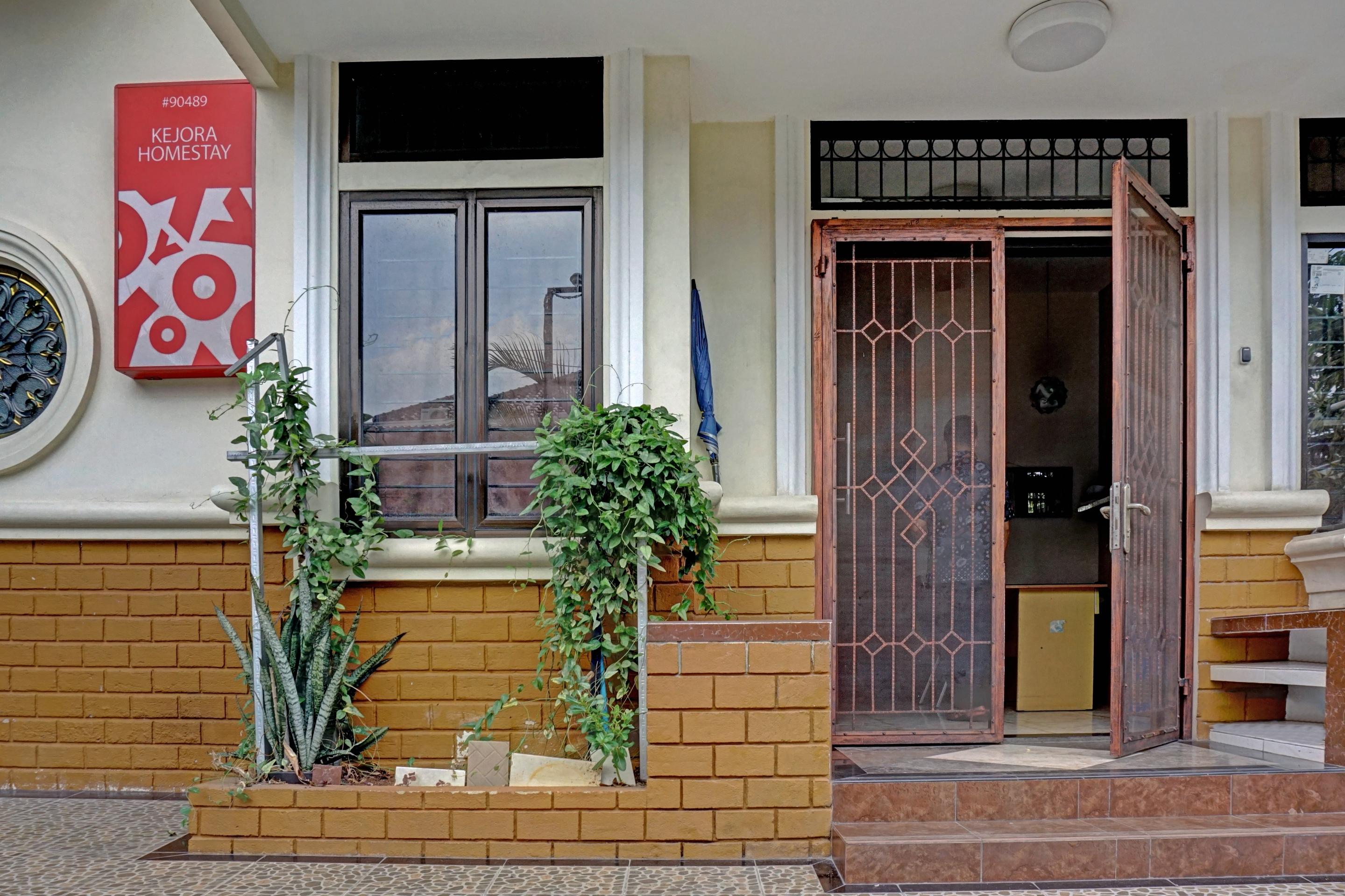 OYO 90489 Kejora Homestay Jakarta Luaran gambar