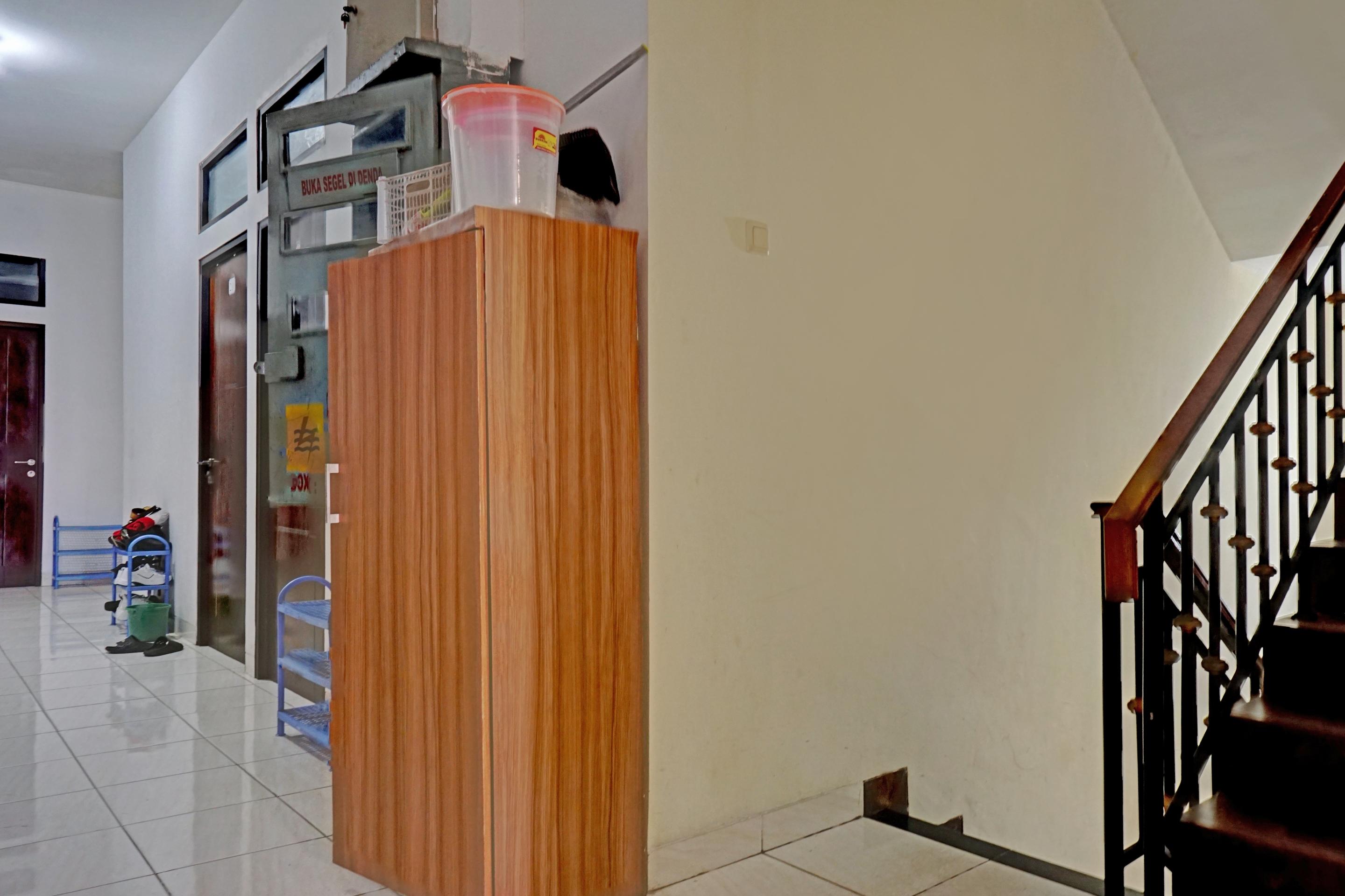 OYO 90489 Kejora Homestay Jakarta Luaran gambar